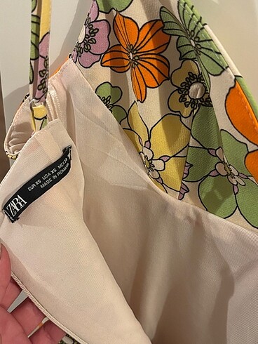 xs Beden Zara çiçekli elbise kullanılmadı