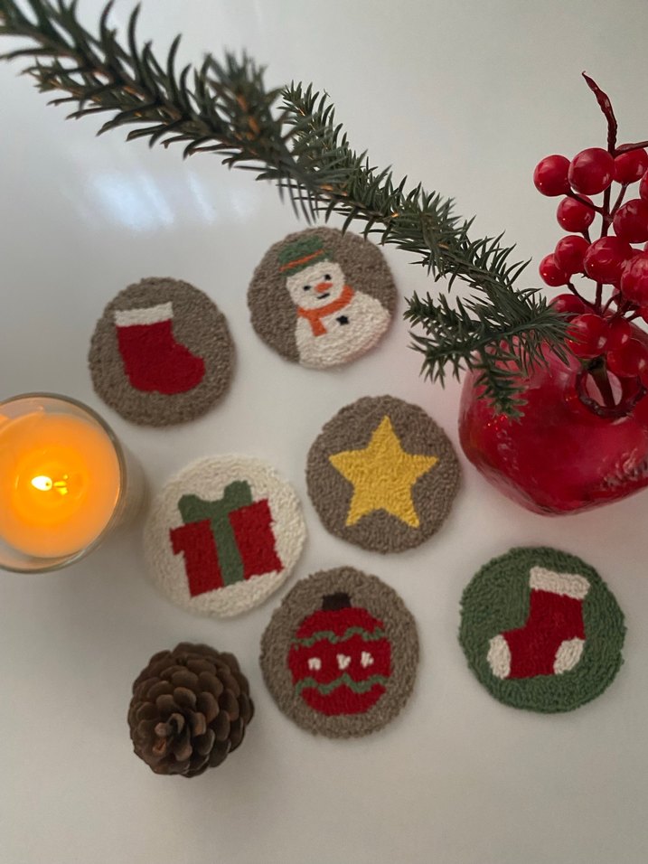 Renkli Noel Çorabı Desenli Punch Bardak Altlığı - Görsel 2