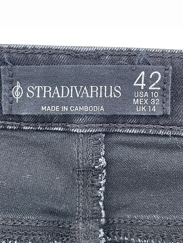 42 Beden siyah Renk Stradivarius Jean / Kot %70 İndirimli.