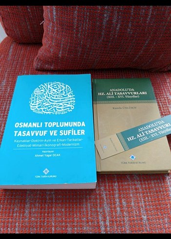 2 adet tarih, tasavvuf kitabı.