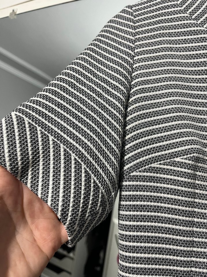 Gri Çizgili V Yaka Midi Elbise - Görsel 4