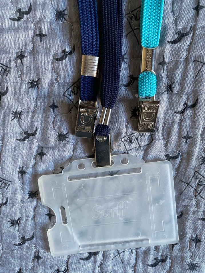 Mavi ve Gri Erkek Rozet Askısı - Görsel 2