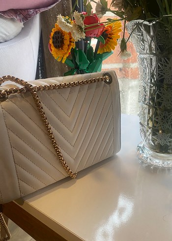 Beyaz Deri Zincir Detaylı Kadın Çanta - Görsel 3