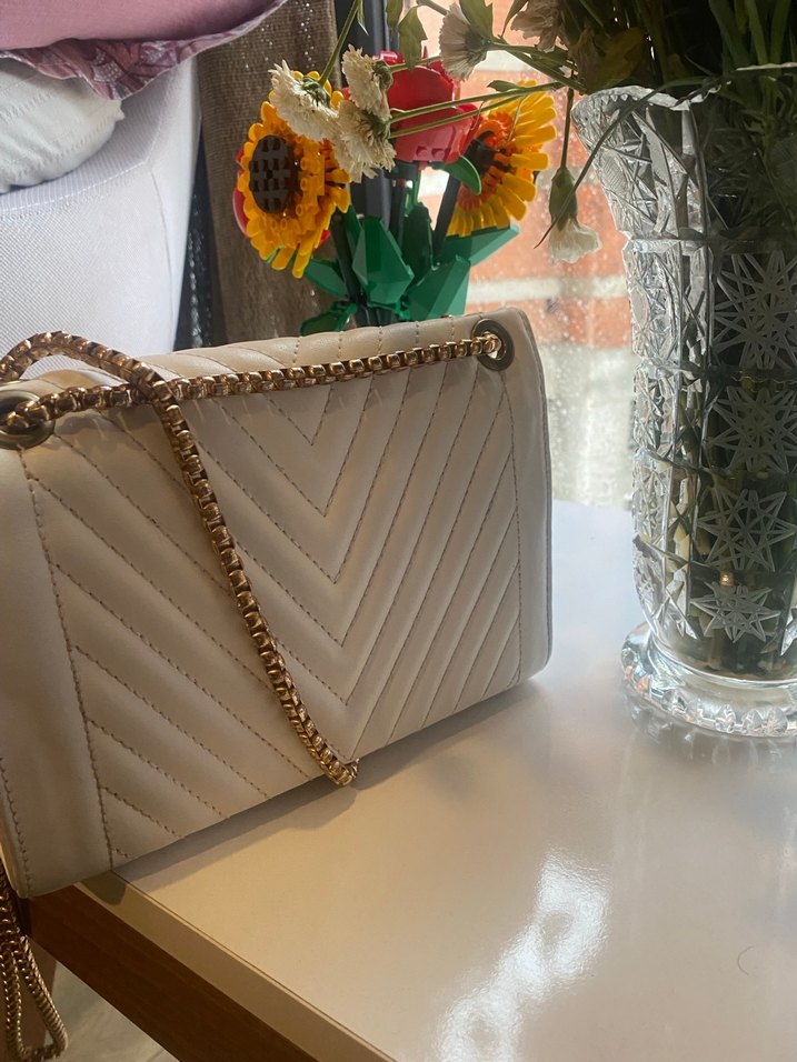 Beyaz Deri Zincir Detaylı Kadın Çanta - Görsel 3