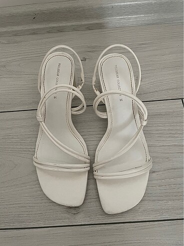 Pull&Bear Bantlı Yüksek Topuklu Sandalet