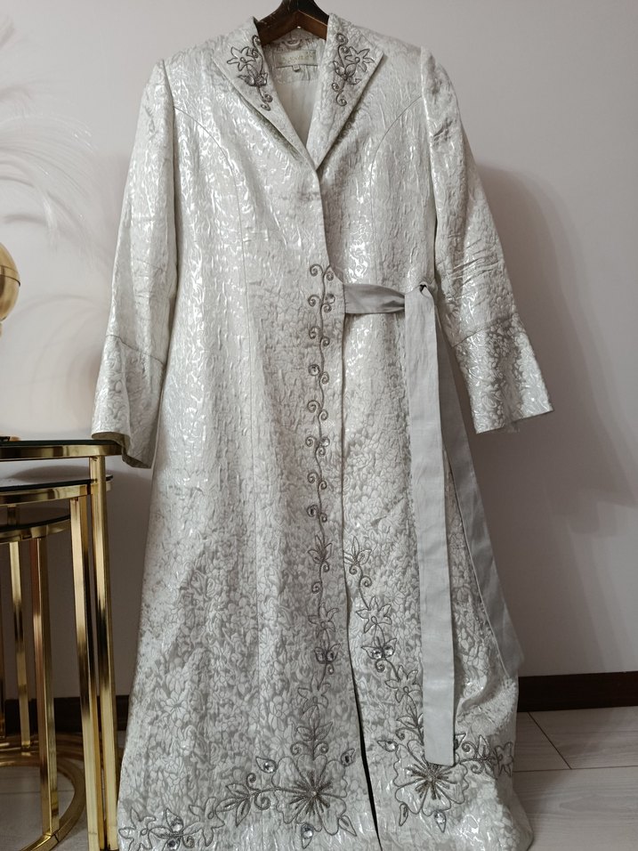 Nakışlı Beyaz Vintage Kadın Uzun Pardösü - Görsel 4