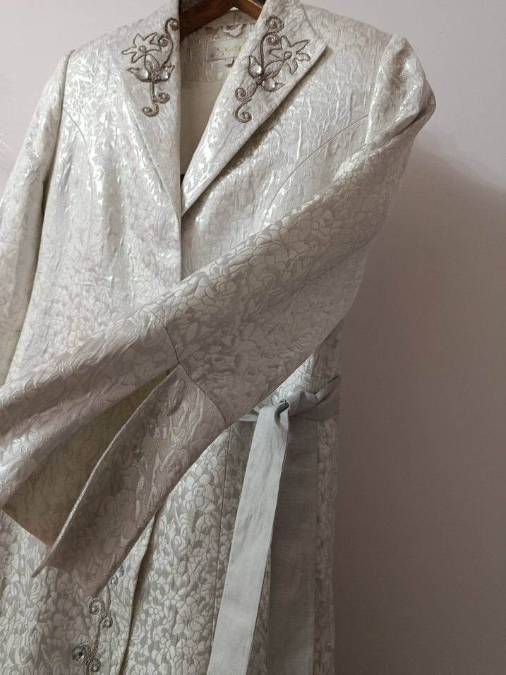 Nakışlı Beyaz Vintage Kadın Uzun Pardösü - Görsel 5