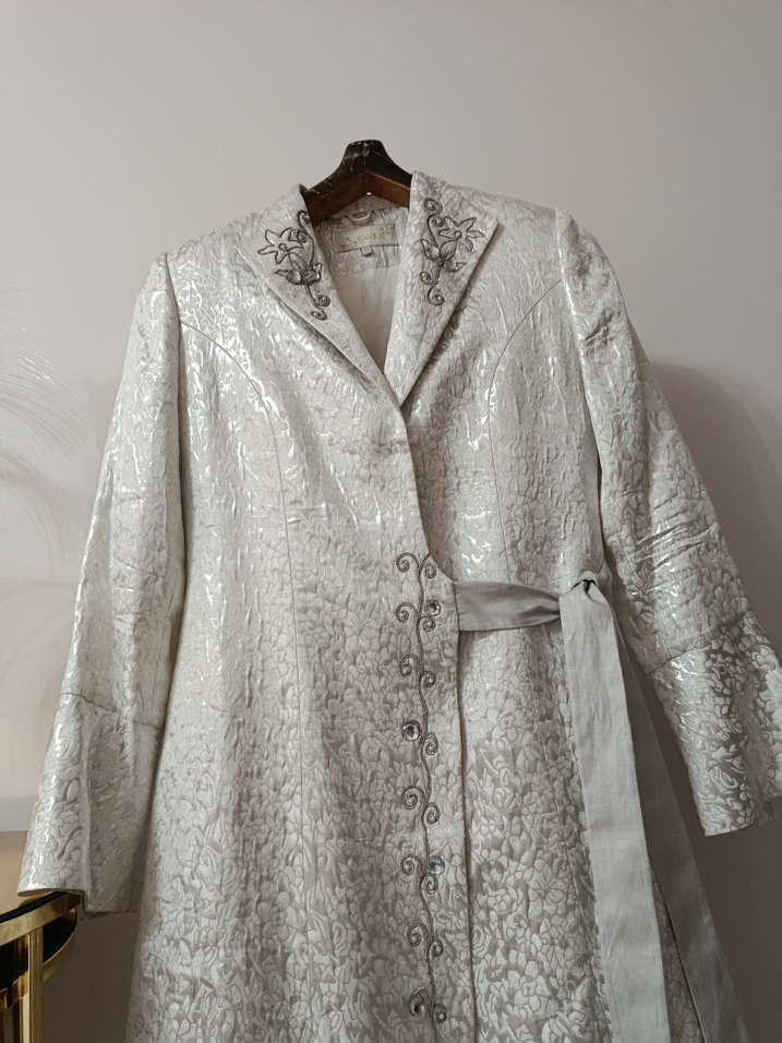Nakışlı Beyaz Vintage Kadın Uzun Pardösü - Görsel 3