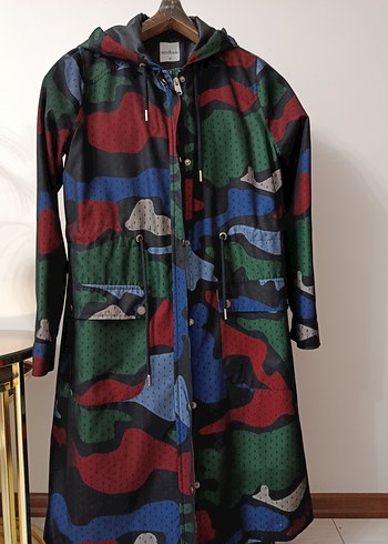 Kadın Çok Renkli Kamuflaj Desenli Uzun Yağmurluk - Görsel 2