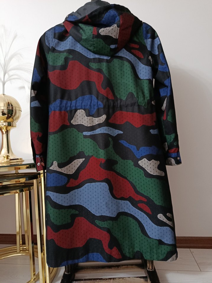 Kadın Çok Renkli Kamuflaj Desenli Uzun Yağmurluk - Görsel 3