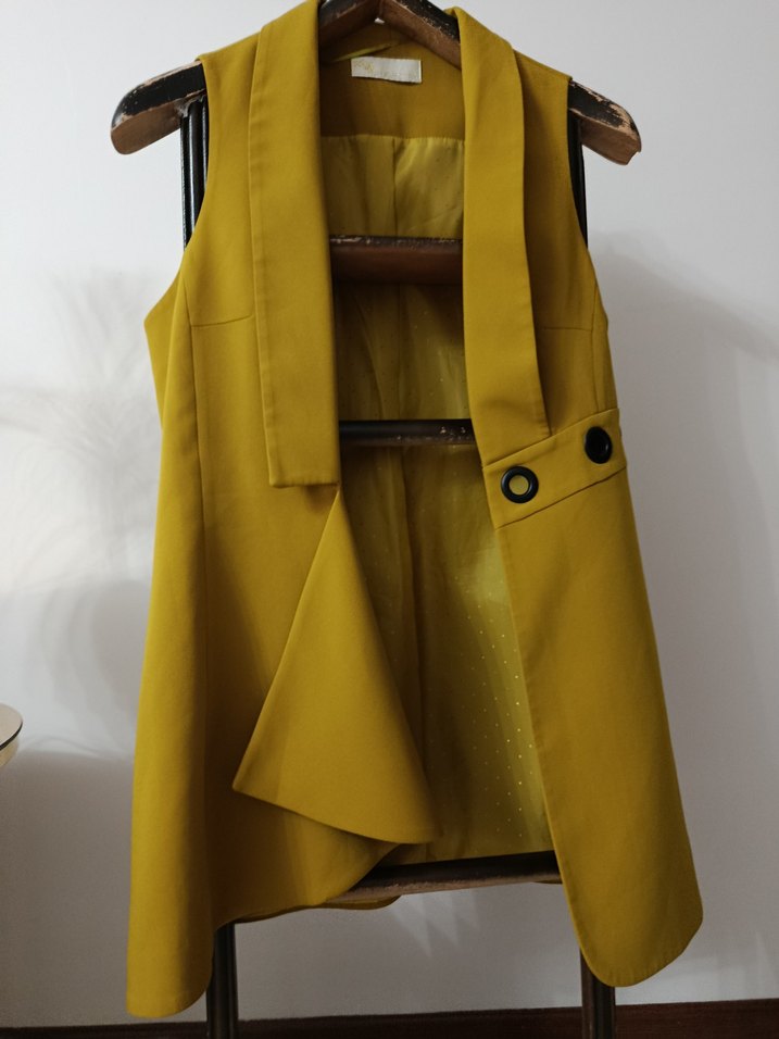 Sarı Düğmeli Kadın Uzun Yelek - Görsel 2