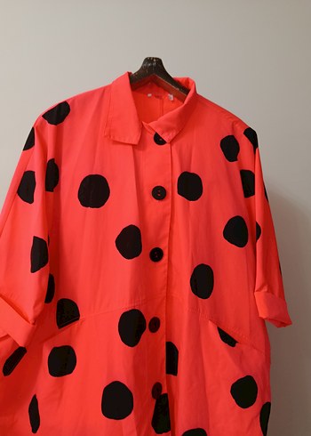 Kırmızı Puantiyeli Uzun Kadın Yağmurluk - Görsel 2