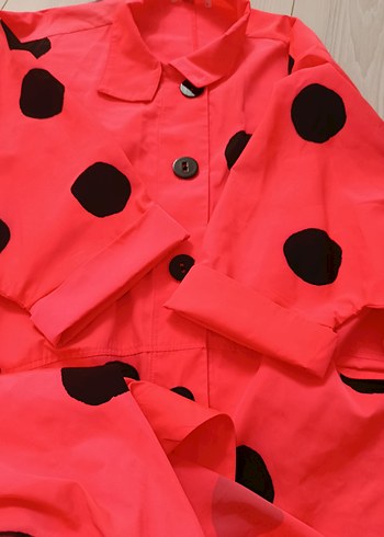 Kırmızı Puantiyeli Uzun Kadın Yağmurluk - Görsel 3