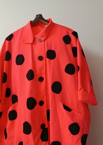 Kırmızı Puantiyeli Uzun Kadın Yağmurluk - Görsel 7