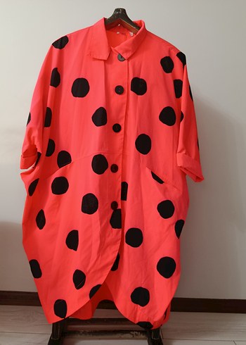 Kırmızı Puantiyeli Uzun Kadın Yağmurluk - Görsel 4
