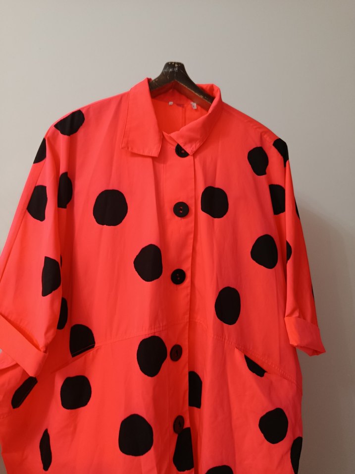 Kırmızı Puantiyeli Uzun Kadın Yağmurluk - Görsel 2