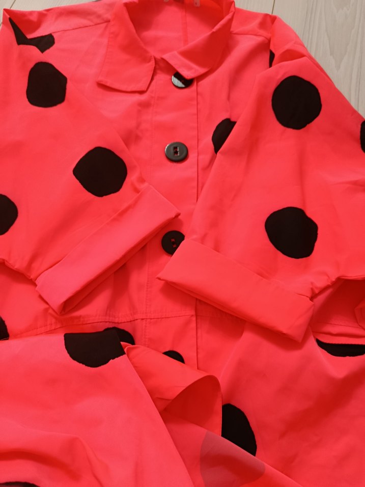 Kırmızı Puantiyeli Uzun Kadın Yağmurluk - Görsel 3