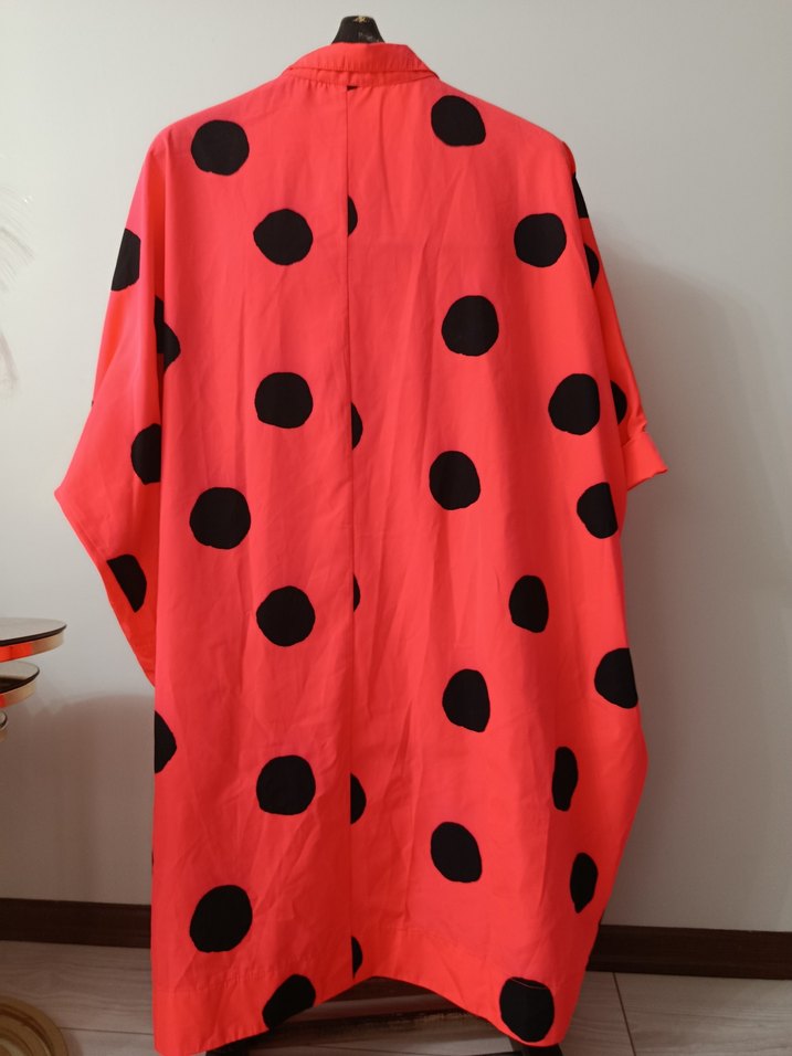 Kırmızı Puantiyeli Uzun Kadın Yağmurluk - Görsel 5