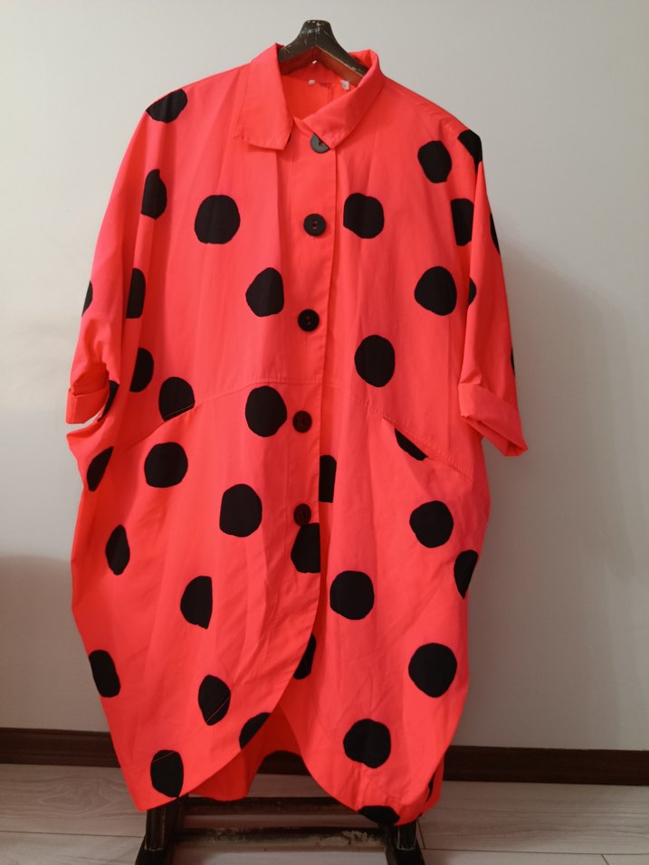 Kırmızı Puantiyeli Uzun Kadın Yağmurluk - Görsel 4