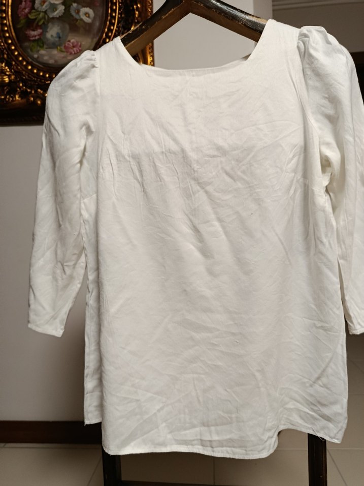 Düğmeli Beyaz Keten Kadın Bluz - Görsel 3