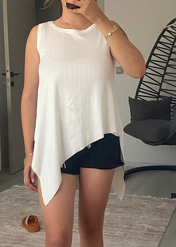 Beyaz Asimetrik Kesim Bluz - Görsel 4