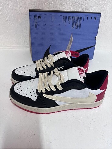 Nike travis