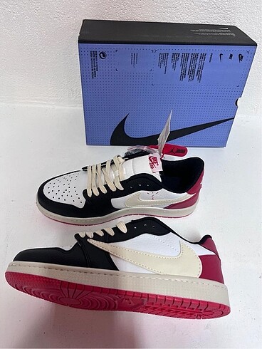 Nike Nike travis