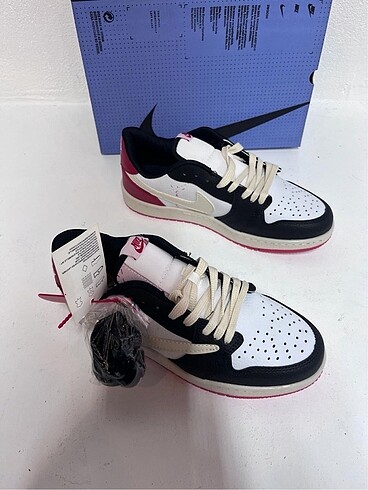 37 Beden Nike travis