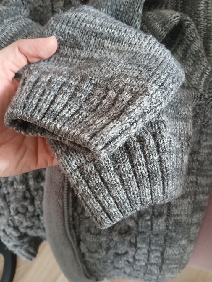 Erkek Çocuk Gri Örgü Hırka - Görsel 4