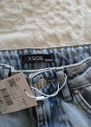 Mavi Yırtık Detaylı Kadın Kot Şort - Görsel 4