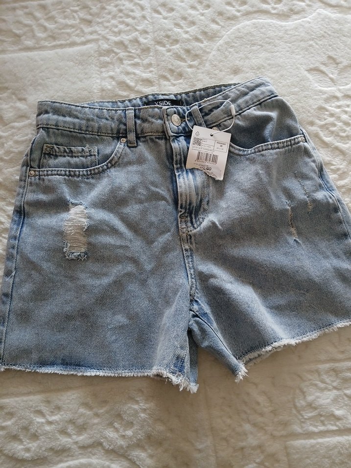 Mavi Yırtık Detaylı Kadın Kot Şort - Görsel 2