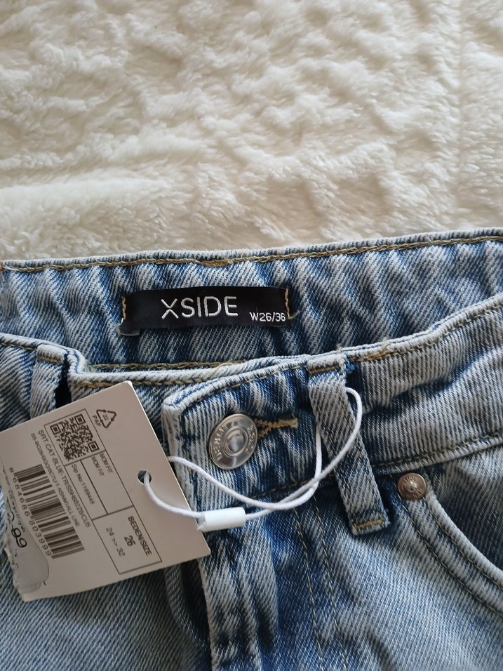 Mavi Yırtık Detaylı Kadın Kot Şort - Görsel 4