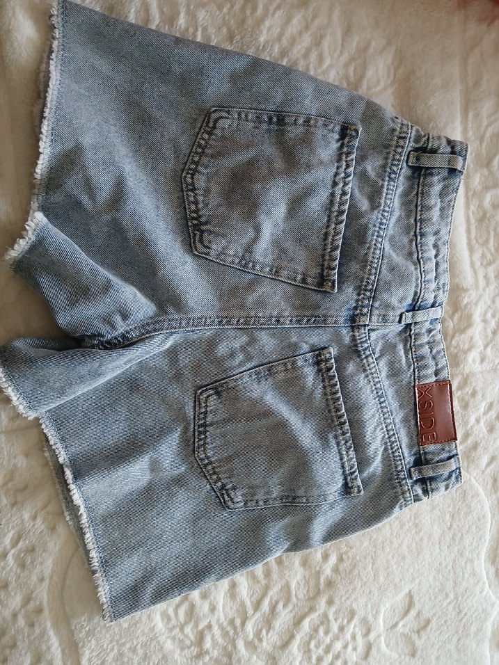 Mavi Yırtık Detaylı Kadın Kot Şort - Görsel 3