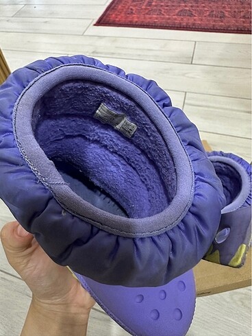 23 Beden mor Renk Crocs kar botu