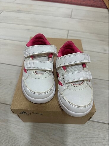 Adidas spor ayakkabı