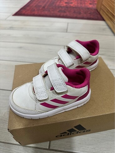 22 Beden Adidas spor ayakkabı