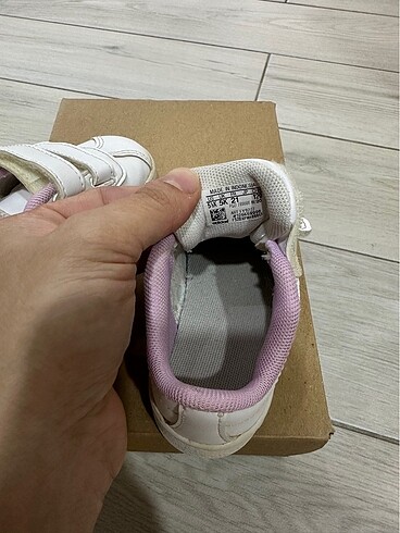 21 Beden beyaz Renk Adidas spor ayakkabı