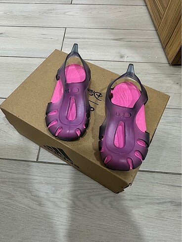Decathlon Decathlon deniz havuz sandaleti