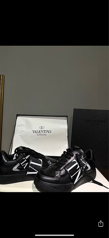 Valentino VL7N All Black