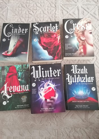 Marissa Meyer'in Bir Ay Günlüğü Serisi Seti