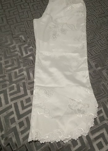 İşlemeli Beyaz Uzun Kadın Sabahlık - Görsel 3