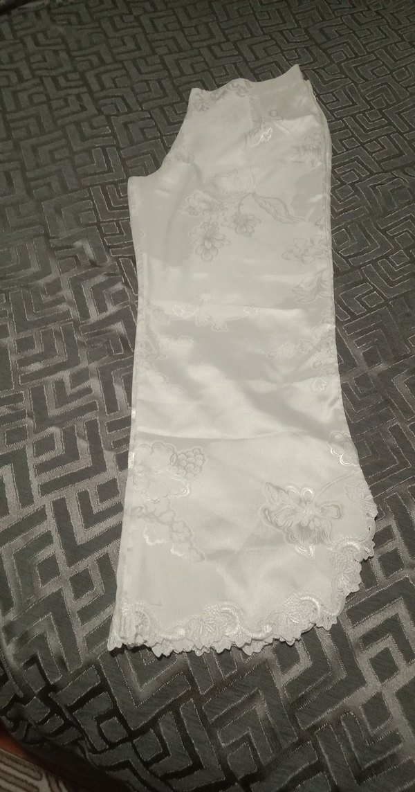 İşlemeli Beyaz Uzun Kadın Sabahlık - Görsel 3