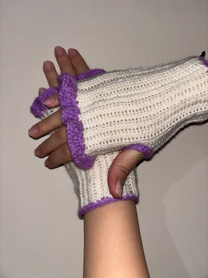 El Örgüsü Mor Detaylı Beyaz Örgü Kadın Eldiven - Görsel 2