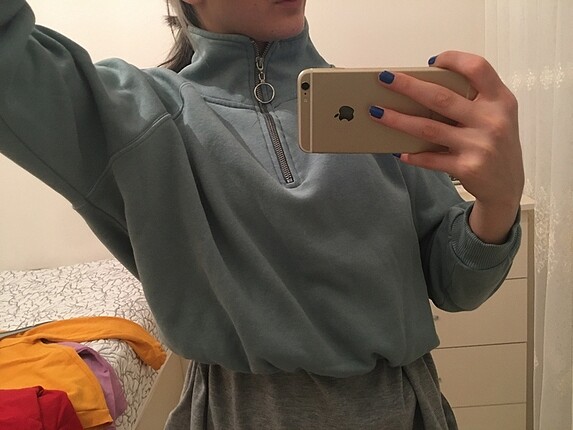 Sweatshirt