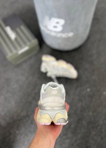 New Balance New Balance 9060 Beyaz Gri Kadın Spor Ayakkabı