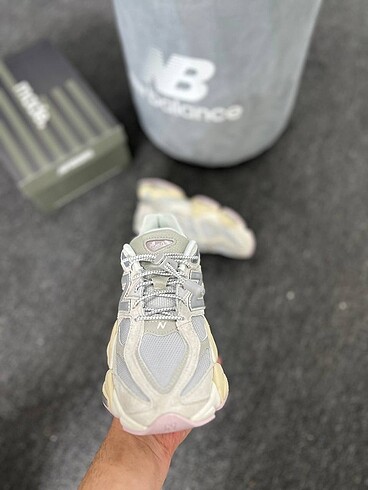 39 Beden ten rengi Renk New Balance 9060