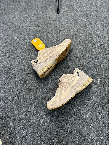 New Balance New Balance 1906R Carduro Beige