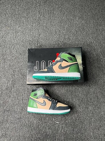 Nike Air Jordan 1 High Mystic Green