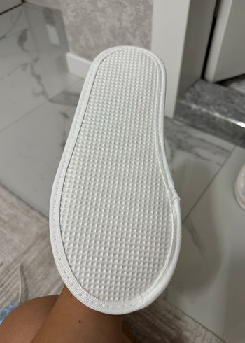 Lansinoh Mavi Nakışlı Fiyonk Detaylı lohusa terliği ve tacı
