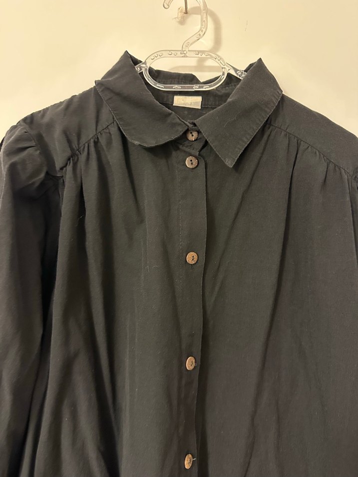 Düğmeli Siyah gömlek - Görsel 2